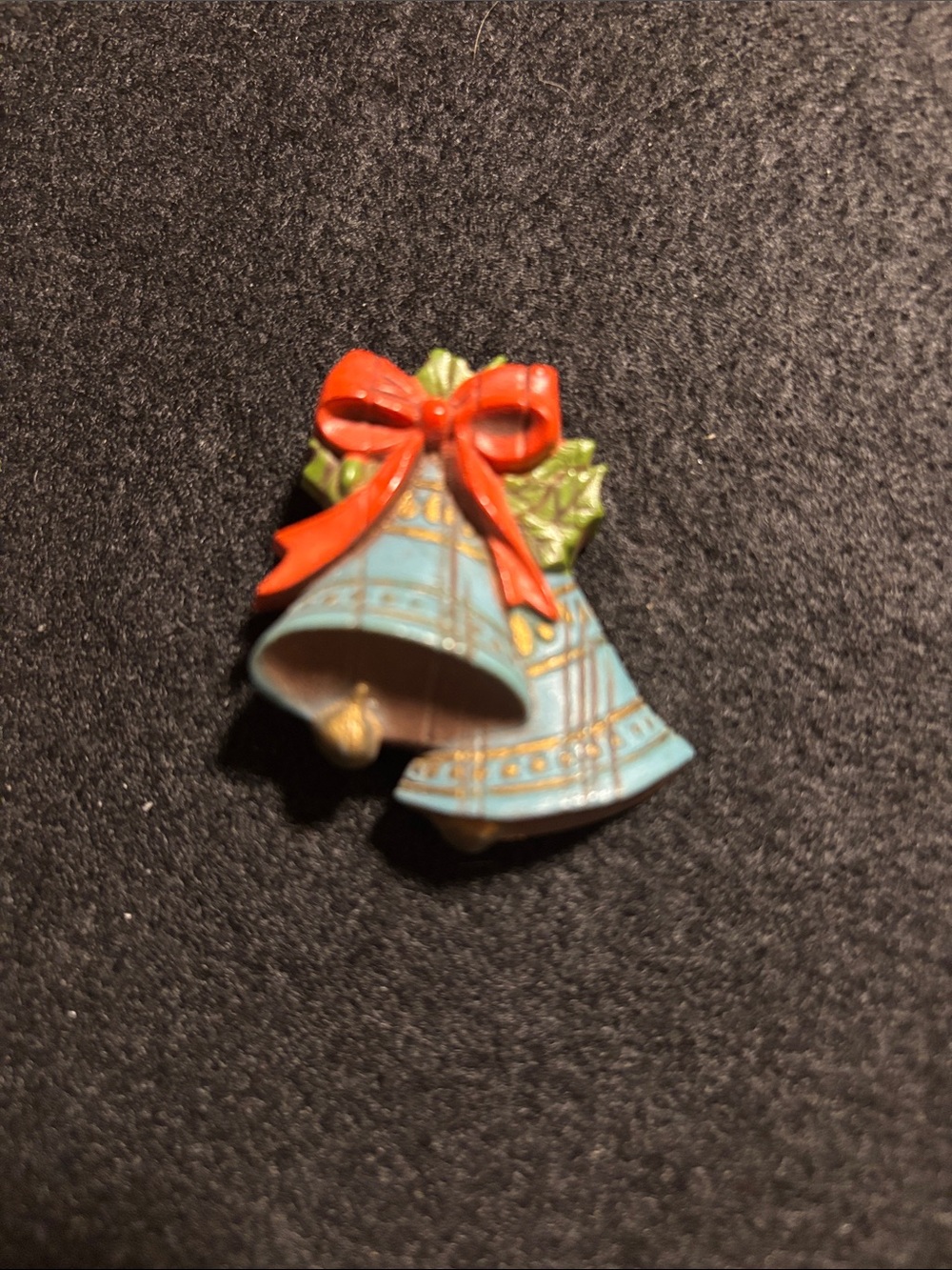 Vintage 1976 Hallmark Christmas Brooch.